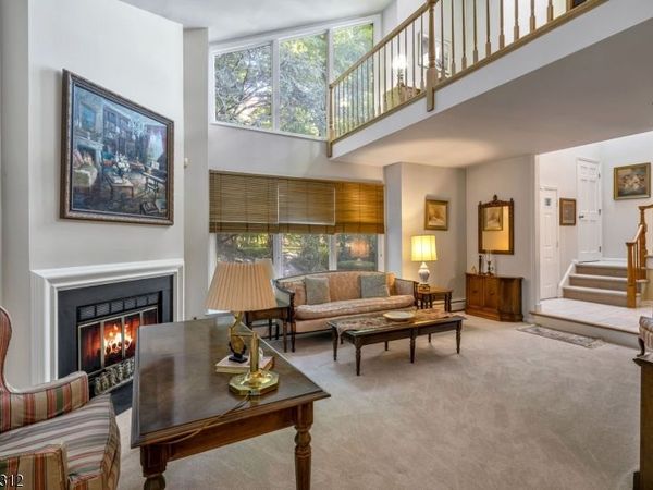 15 Bentley Dr, Franklin Lakes, NJ 07417
