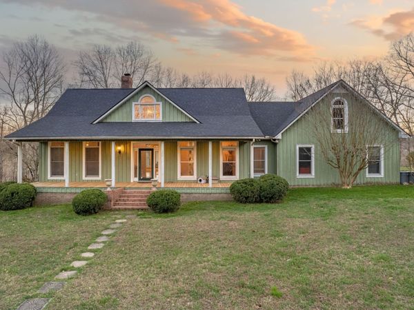 925 Bumpas Rd, Lawrenceburg, TN 38464