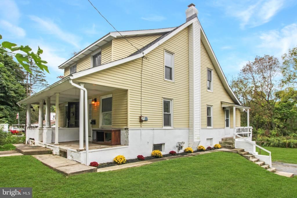 1403 PENNSYLVANIA AVENUE , EMMAUS, PA 18049