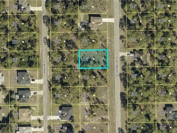 1827 Richmond AVE N, LEHIGH ACRES, FL 33972