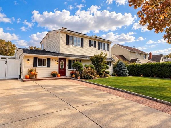 271 Twin Lane E, Wantagh, NY 11793