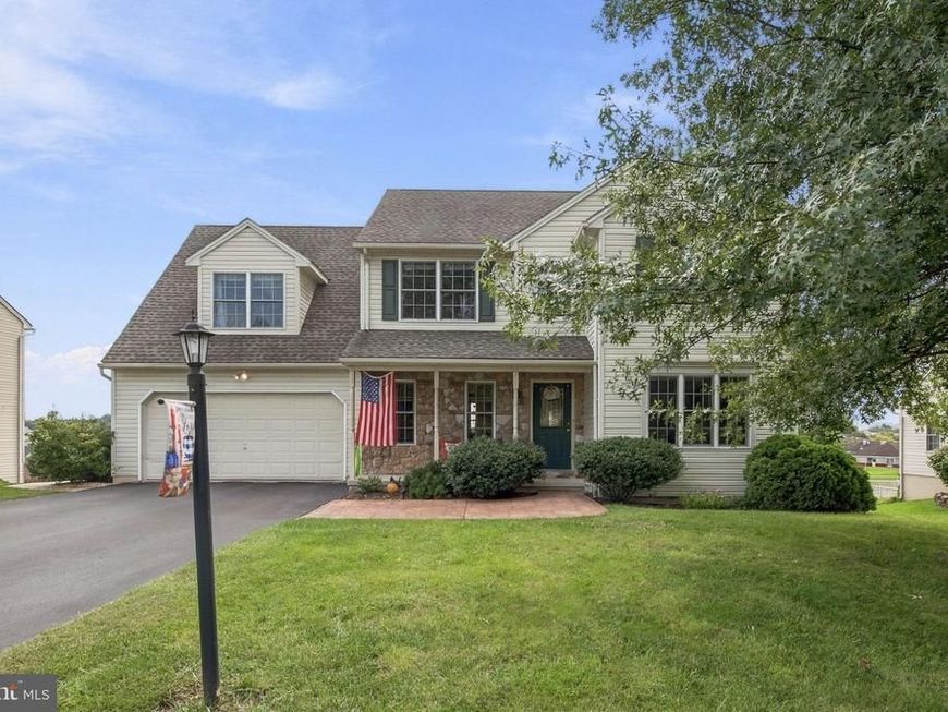 556 Harvest Drive, York, PA 17404 Main Photo