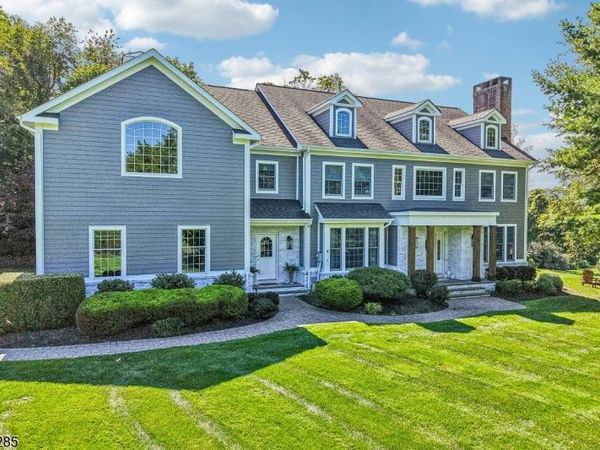 5 Chesterfield Dr, Chester, NJ 07930