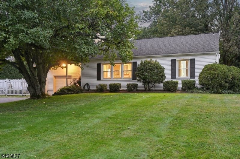 17 Cherry Ln, Mendham, NJ 07945 Main Photo