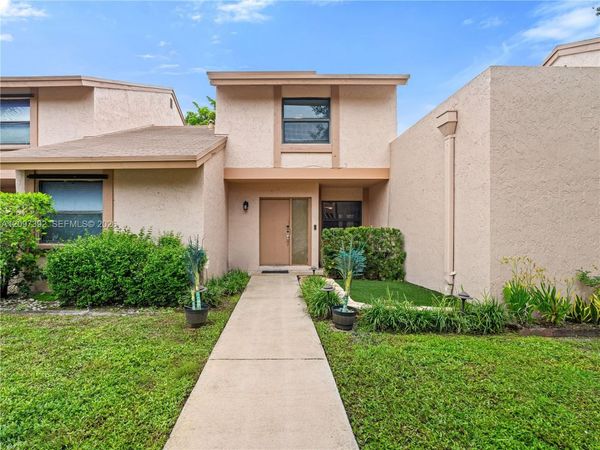 16 Chestnut Cir , Cooper City, FL 33026