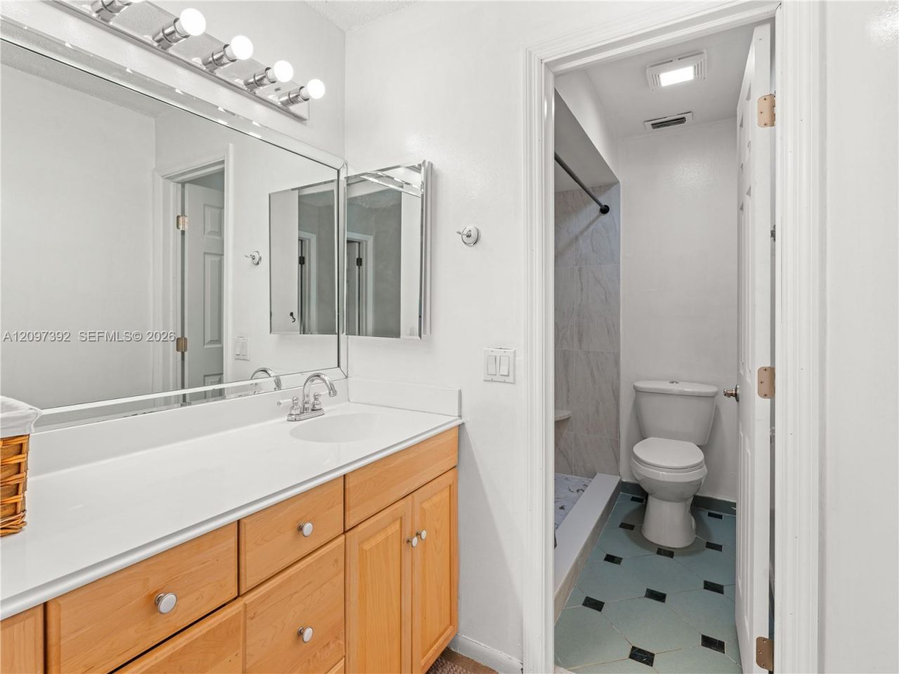 16 Chestnut Cir , Cooper City, FL 33026 Photo
