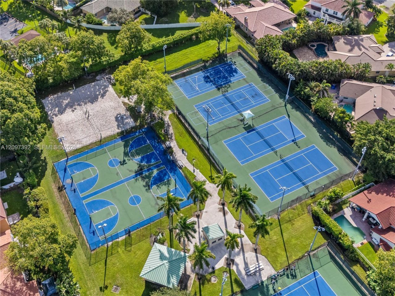 16 Chestnut Cir , Cooper City, FL 33026 Photo
