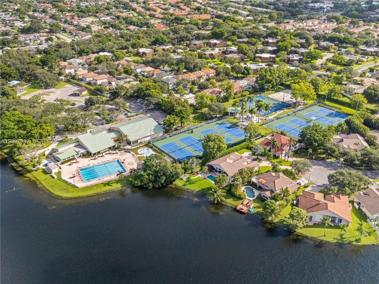 16 Chestnut Cir , Cooper City, FL 33026 Photo