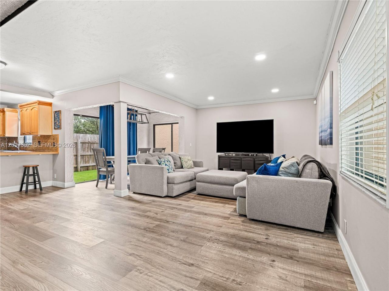 16 Chestnut Cir , Cooper City, FL 33026 Photo