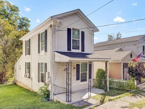 240 Roxbury ST , Clifton Forge, VA 24422