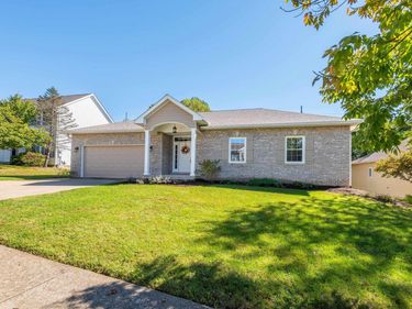 933 S Fenbrook Court, Bloomington, IN 47401