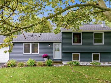 4270 Old Meadow Road, Clay, NY 13041