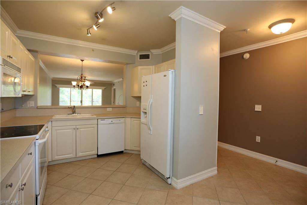 7811 Regal Heron Cir, Unit 4-204, Naples, FL 34104 Photo