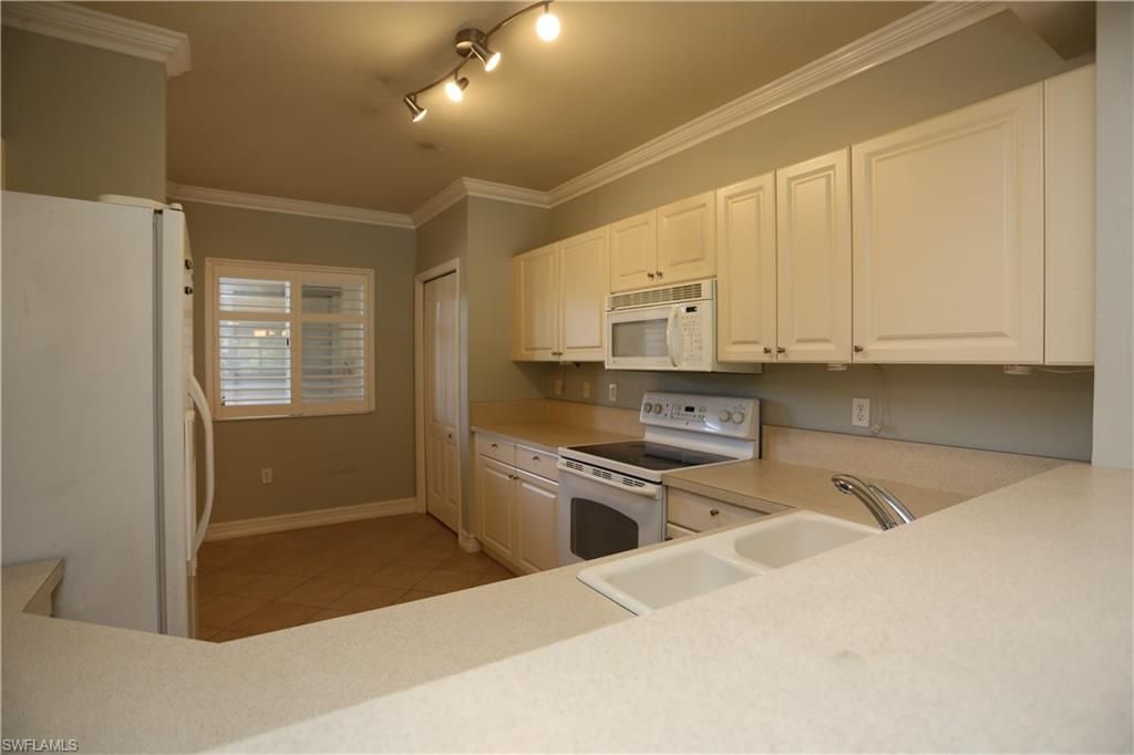 7811 Regal Heron Cir, Unit 4-204, Naples, FL 34104 Photo