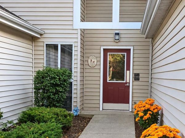 815 W Puetz ROAD, Oak Creek, WI 53154