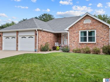 5218 Bison Drive, Lincoln, NE 68516