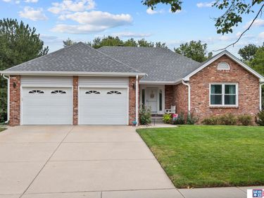 5218 Bison Drive, Lincoln, NE 68516