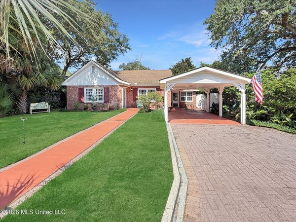 331 Main Street, Bay Saint Louis, MS 39520