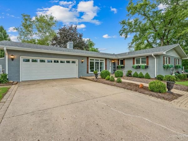 39W440 Campton Hills Drive , Campton Hills, IL 60175