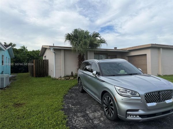 8410 NW 24th Pl, Sunrise, FL 33322