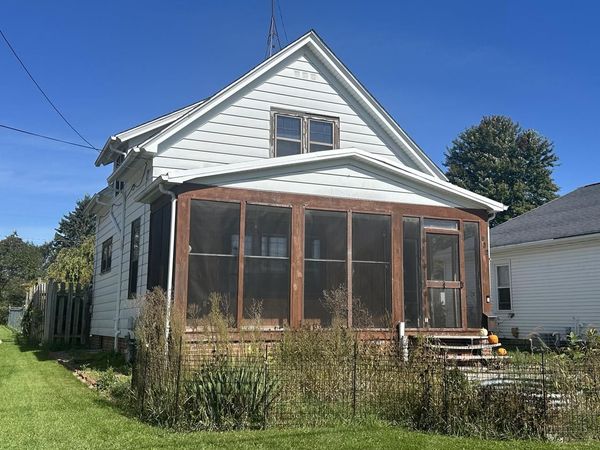 532 Leavens AVENUE, Sheboygan Falls, WI 53085