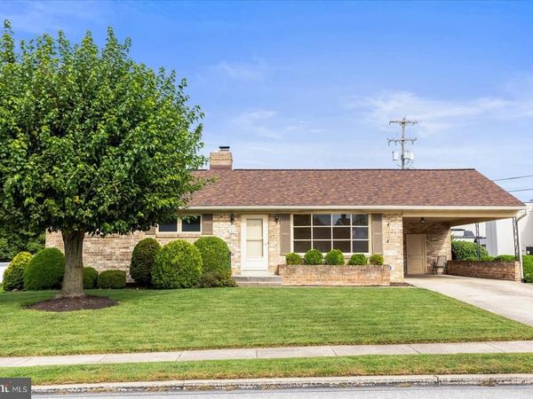 11 KUHN DRIVE , HANOVER, PA 17331