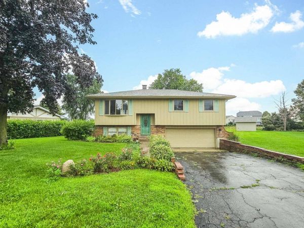 10120 Sunridge Drive, Naperville, IL 60564