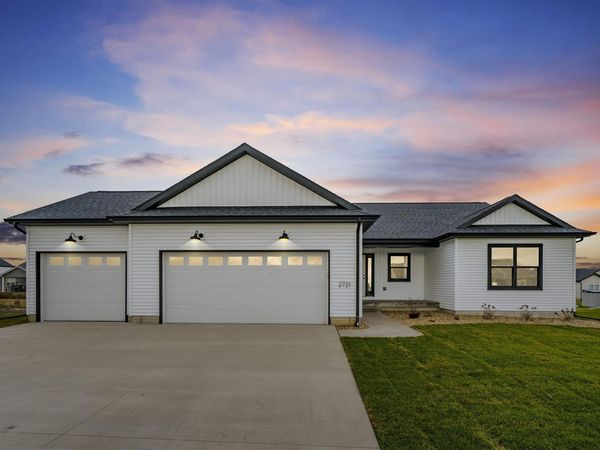 2807 Amber Valley Road, Cedar Falls, IA 50613