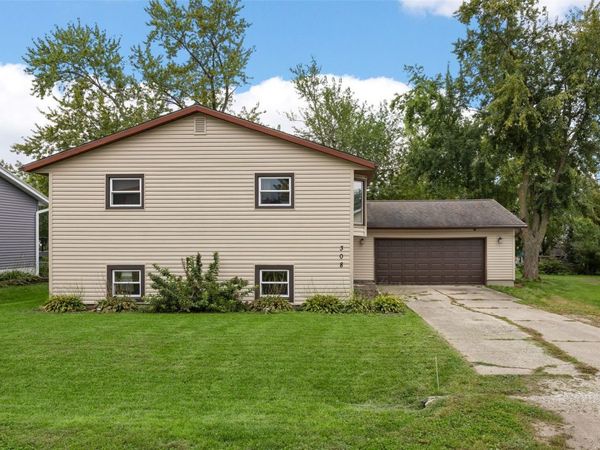 308 NW Cottage Street , Shellsburg, IA 52332