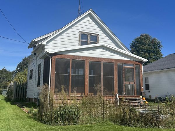 532 Leavens Ave, Sheboygan Falls, WI 53085