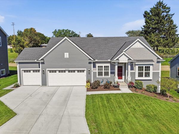 N67W25502 Vail Ln, Sussex, WI 53089