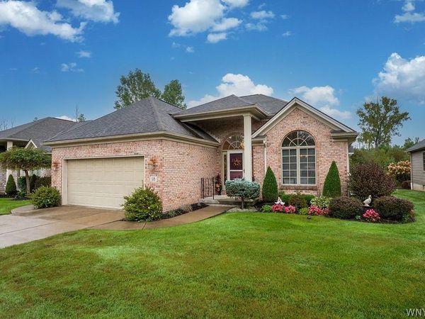 18 Primrose Lane , Buffalo, NY 14221