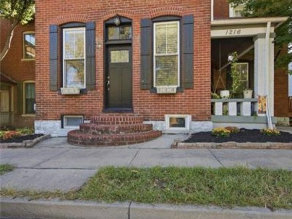 1216 N 5th Street, St Charles, MO 63301