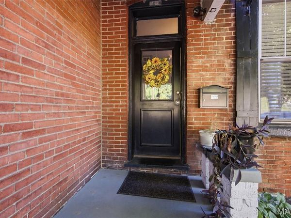 1216 N 5th Street, St Charles, MO 63301