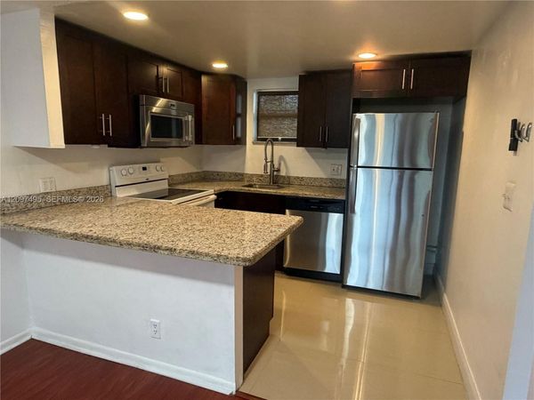 8290 Lake Dr , Unit 224, Doral, FL 33166