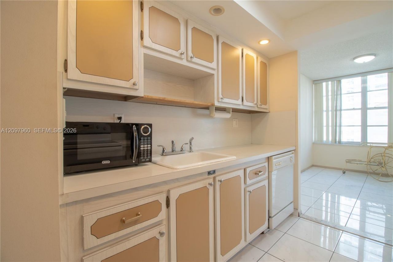 230 174th St , Unit 911, Sunny Isles Beach, FL 33160 Photo
