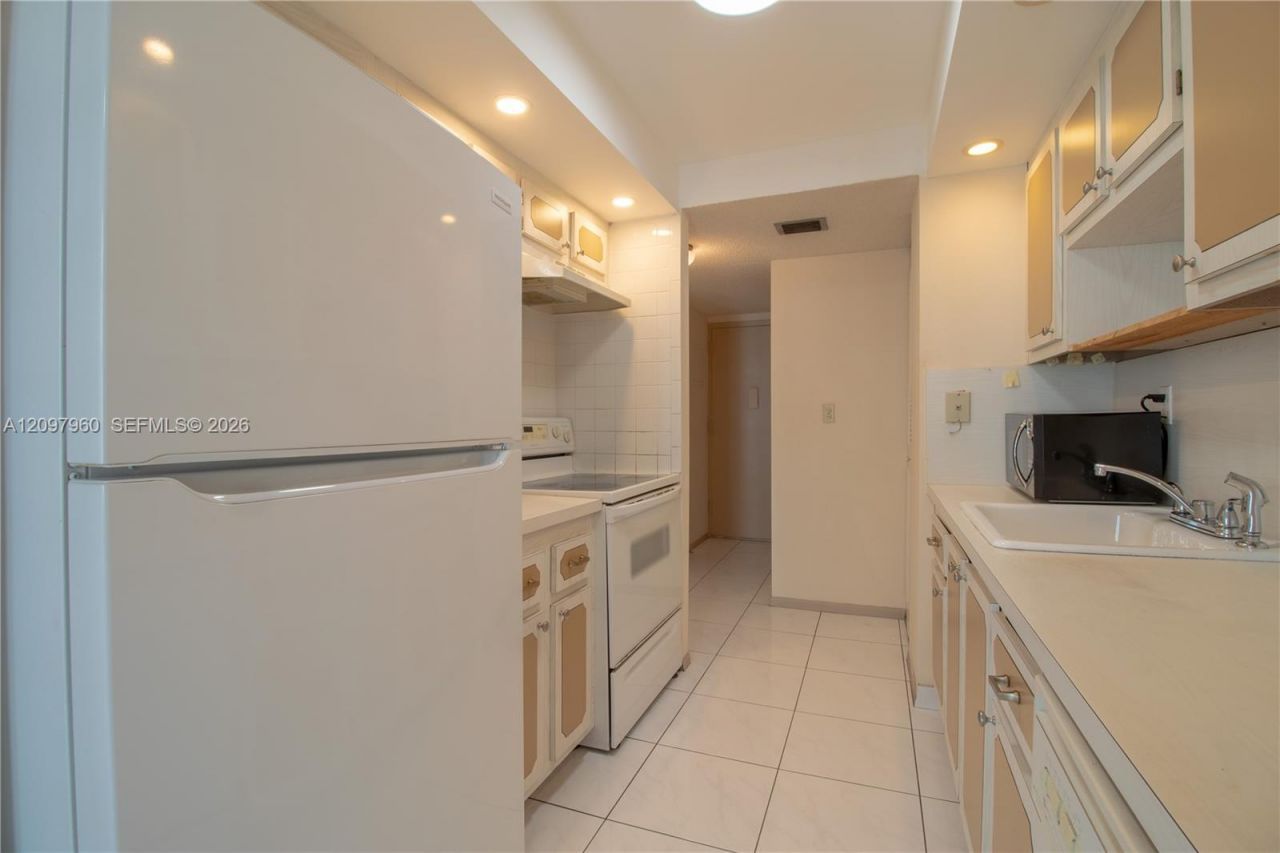 230 174th St , Unit 911, Sunny Isles Beach, FL 33160 Photo