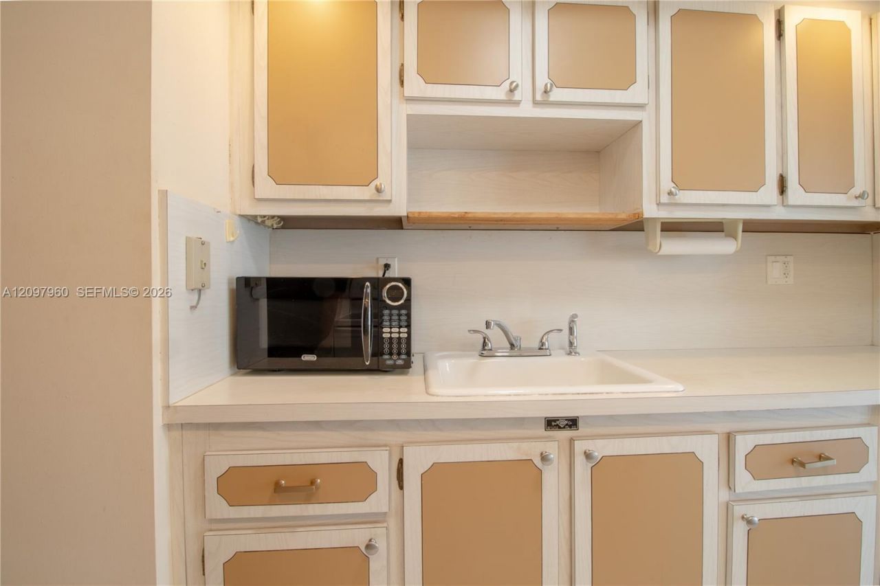 230 174th St , Unit 911, Sunny Isles Beach, FL 33160 Photo