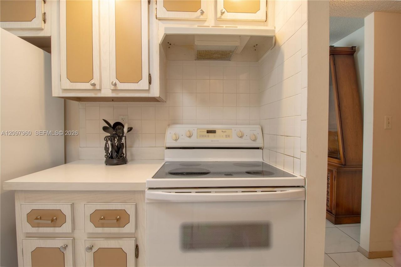 230 174th St , Unit 911, Sunny Isles Beach, FL 33160 Photo