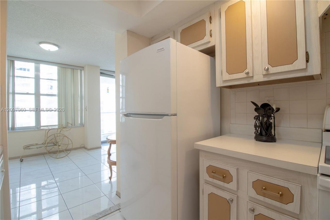 230 174th St , Unit 911, Sunny Isles Beach, FL 33160 Photo