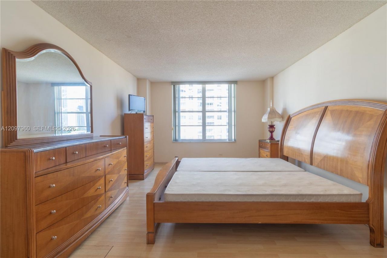 230 174th St , Unit 911, Sunny Isles Beach, FL 33160 Photo