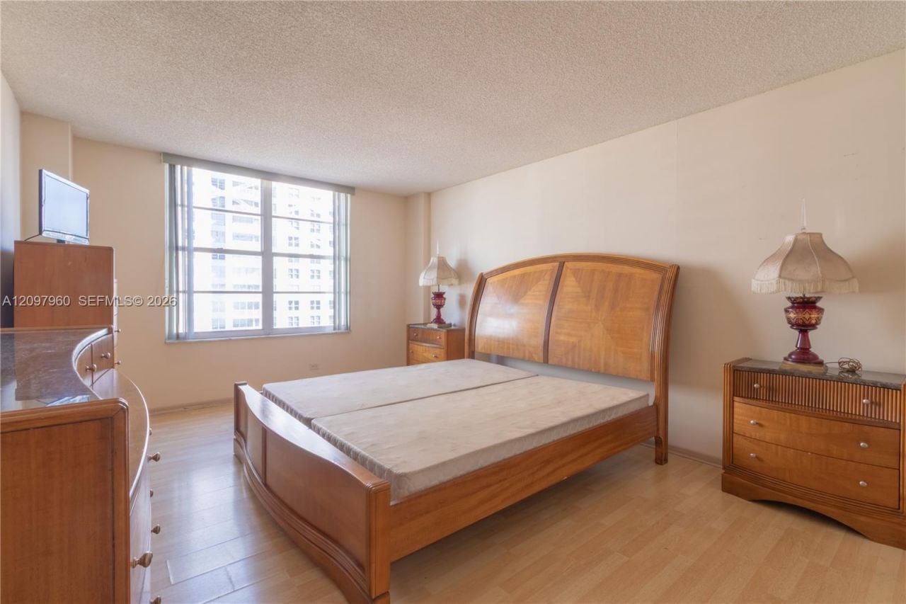 230 174th St , Unit 911, Sunny Isles Beach, FL 33160 Photo