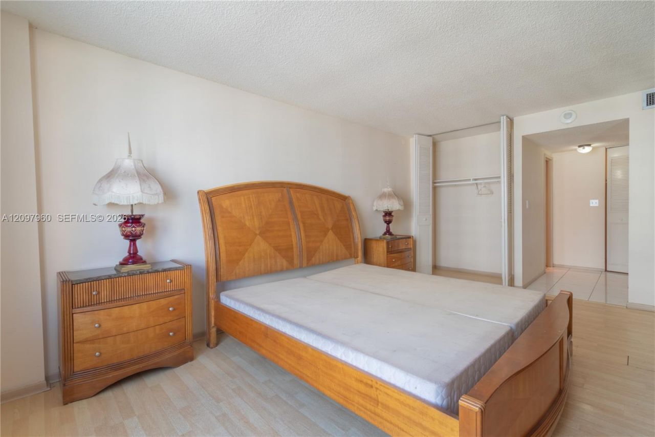 230 174th St , Unit 911, Sunny Isles Beach, FL 33160 Photo