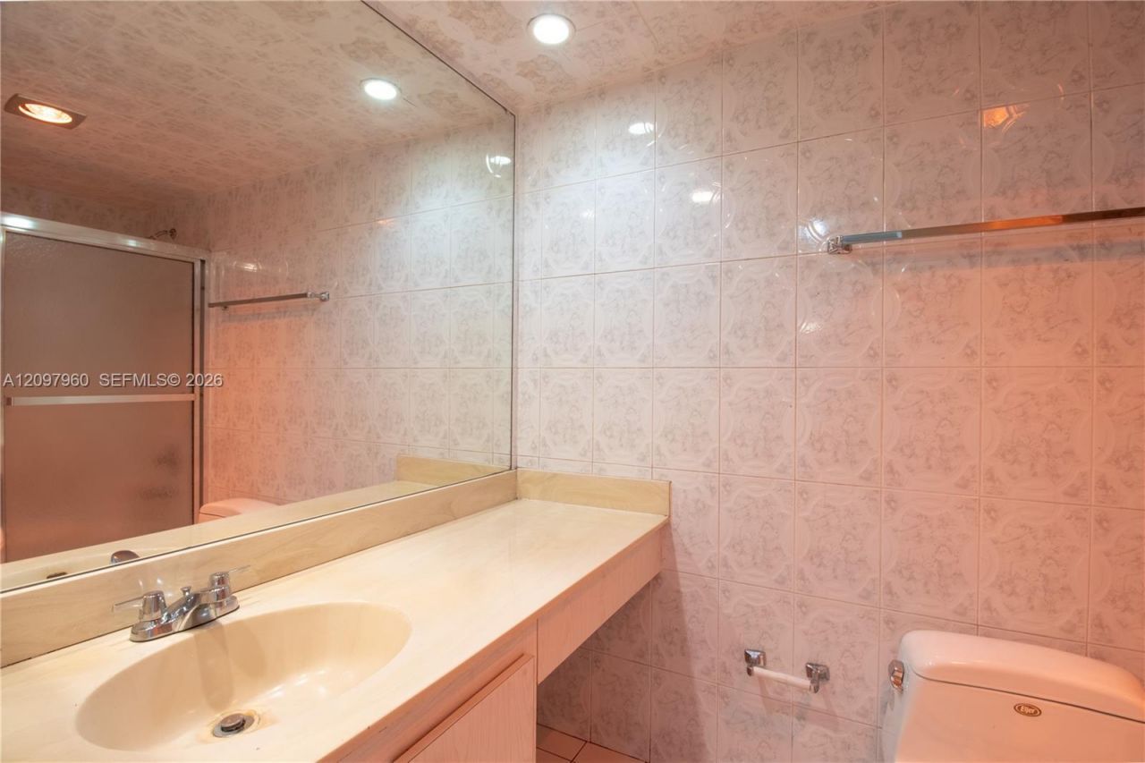 230 174th St , Unit 911, Sunny Isles Beach, FL 33160 Photo