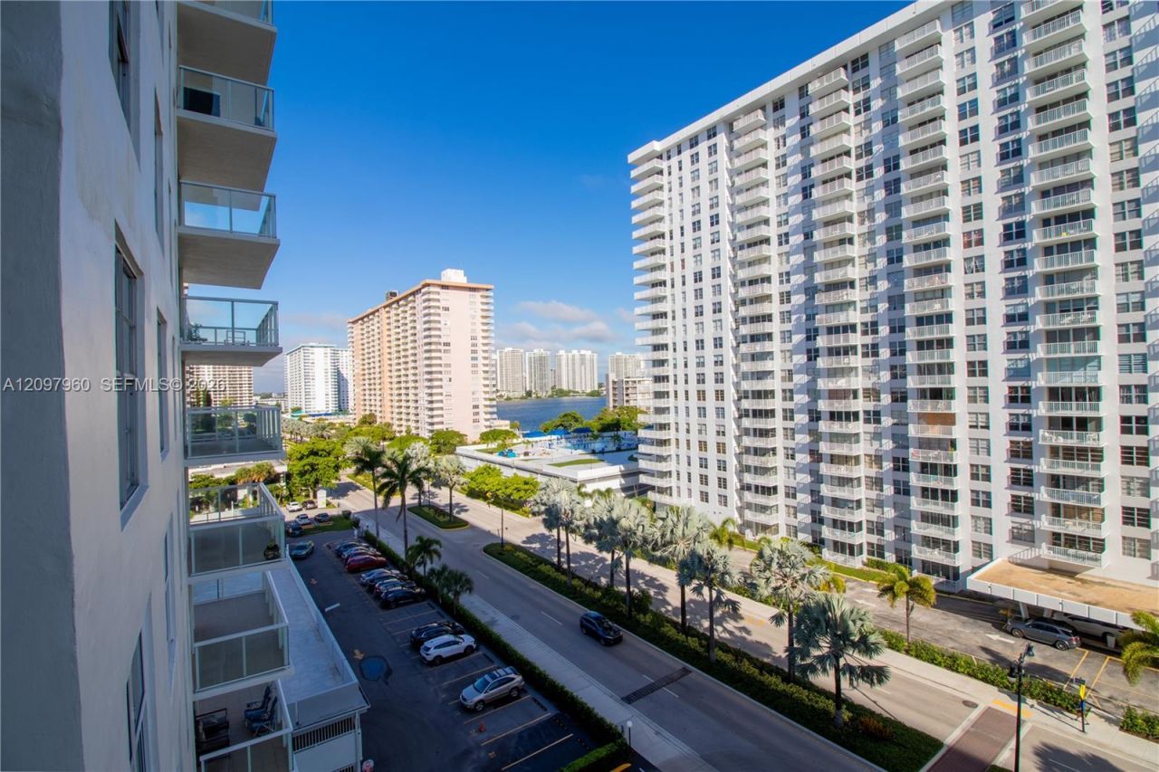 230 174th St , Unit 911, Sunny Isles Beach, FL 33160 Photo