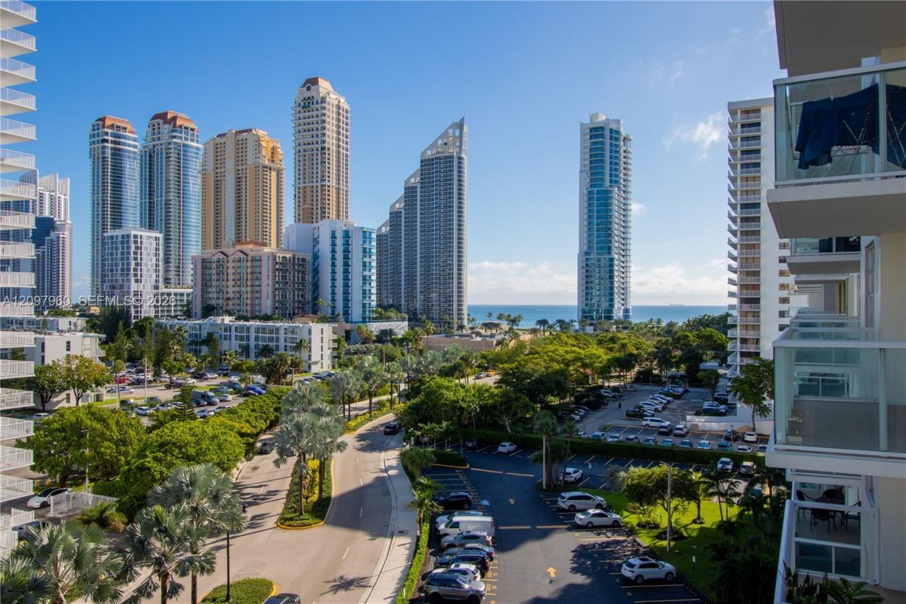 230 174th St , Unit 911, Sunny Isles Beach, FL 33160 Photo