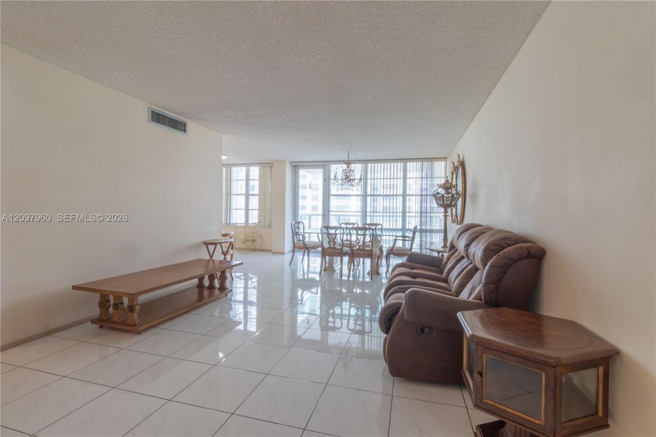230 174th St , Unit 911, Sunny Isles Beach, FL 33160 Photo