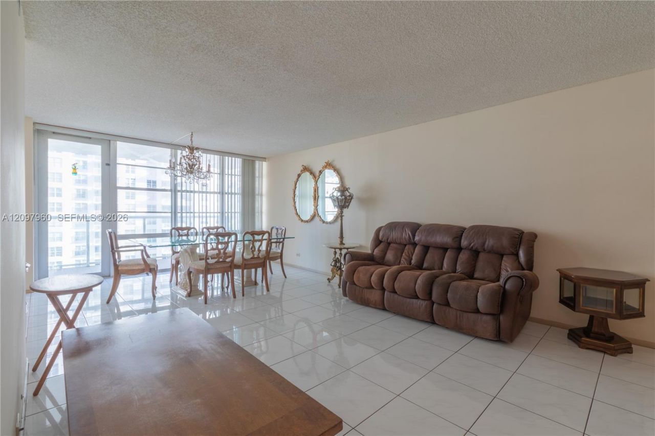 230 174th St , Unit 911, Sunny Isles Beach, FL 33160 Photo