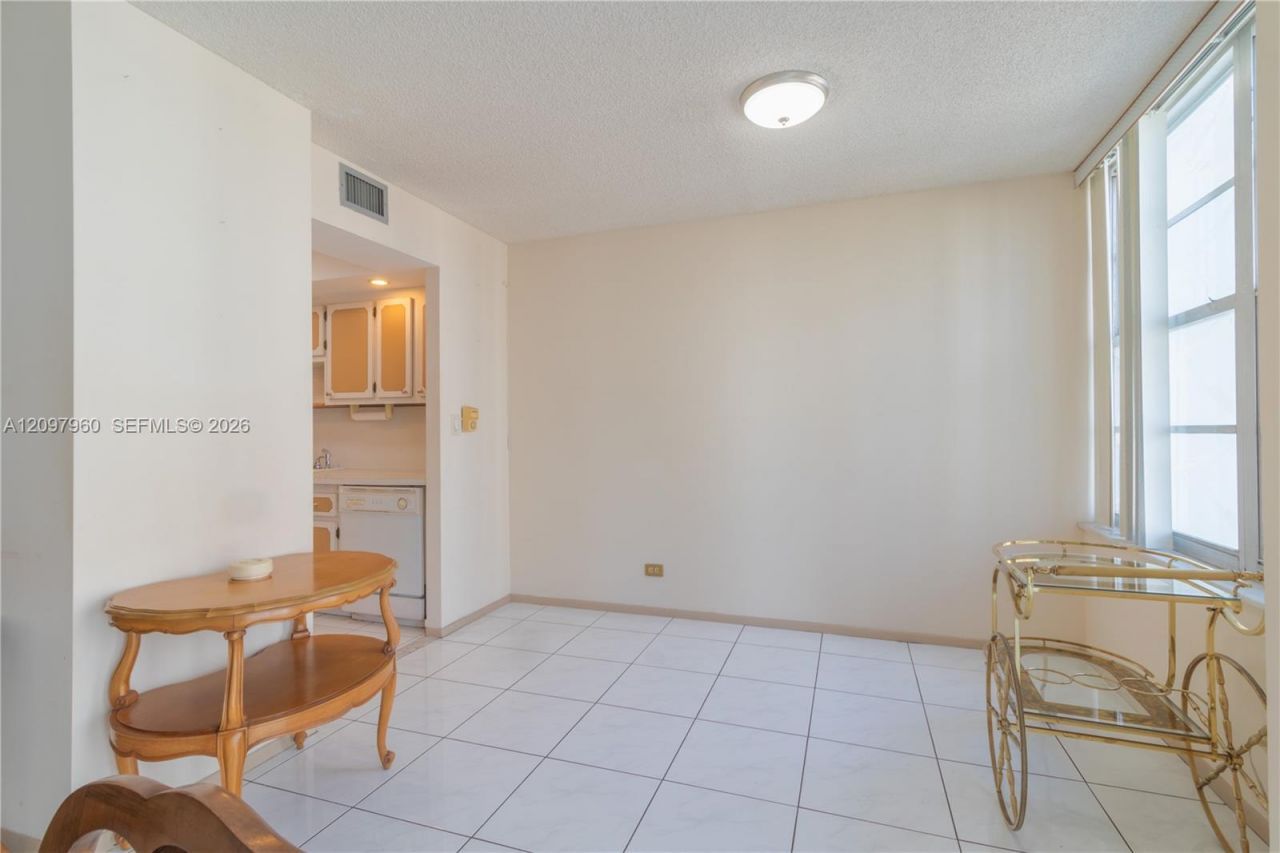 230 174th St , Unit 911, Sunny Isles Beach, FL 33160 Photo