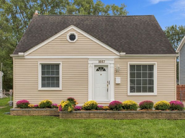 1037 Royal Avenue, Royal Oak, MI 48073